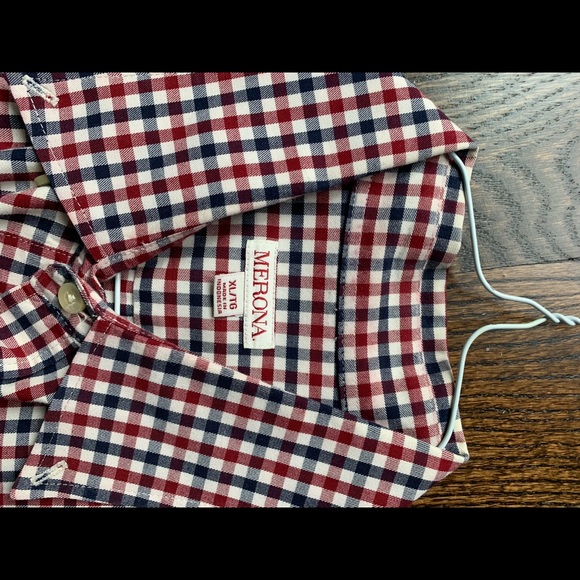 Two mens shirts.  Size XL - Picture 3 of 9